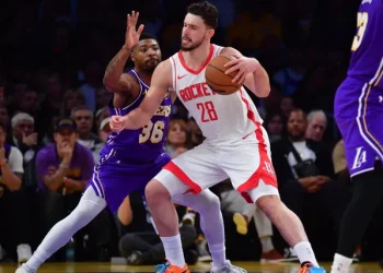 Houston vuelve a golpear a los Lakers y extiende la serie