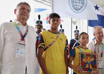 Colombia izó su bandera en Panamá y ya vive el espíritu de los Juegos