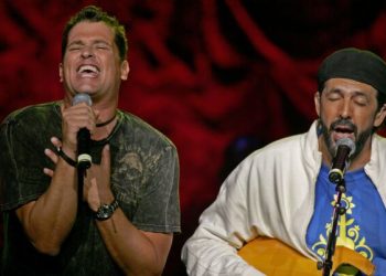 Carlos Vives y Juan Luis Guerra homenajean a García Márquez con ‘Buscando el mar’