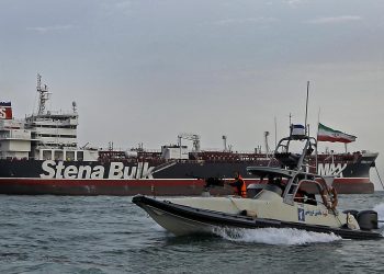 Irán interrumpió tránsito de petroleros por estrecho de Ormuz, tras ataque de Israel al Líbano