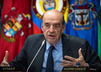Álvaro Leyva anuncia batalla en la Corte Suprema tras llamado a juicio por caso de pasaportes