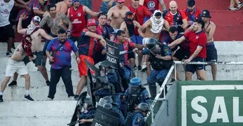 Violencia suspende el clásico en Paraguay