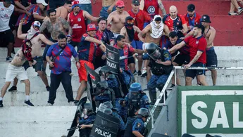 Violencia suspende el clásico en Paraguay