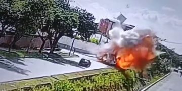 Video muestra explosión de buseta con explosivos cerca del Batallón Pichincha en Cali