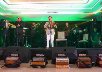 Alfredo Gutiérrez, el ‘Tri-Rey’ del vallenato, recibe emotivo homenaje por su legado en la música colombiana