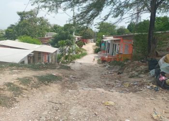 Comunidad de La Esmeralda pide intervención urgente por muros de contención y pavimentación de vías