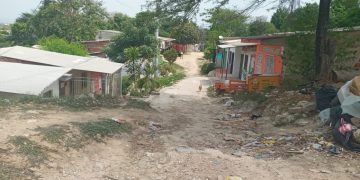 Comunidad de La Esmeralda pide intervención urgente por muros de contención y pavimentación de vías