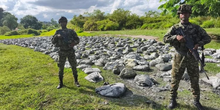 Ejército incauta 27 toneladas de cianuro y golpea minería ilegal en Bolívar