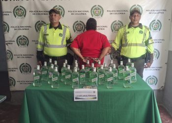 Cayó con 60 botellas de aguardiente ilegal en un bus interdepartamental