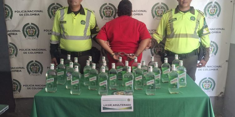Cayó con 60 botellas de aguardiente ilegal en un bus interdepartamental