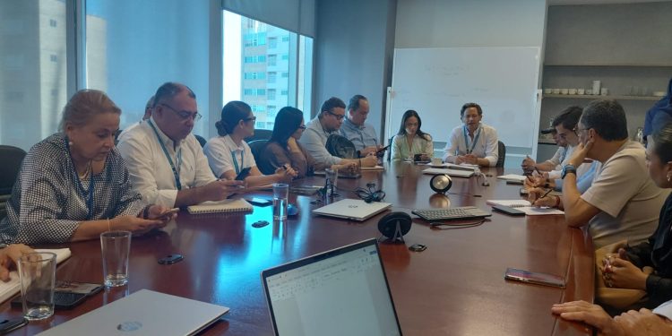 Mesa de trabajo para mejorar el servicio de energía en Galapa