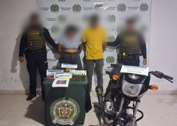 Capturan a alias “Lucho” y “Mayeidy” con más de 700 dosis de marihuana y panfletos del Clan del Golfo en Magangué
