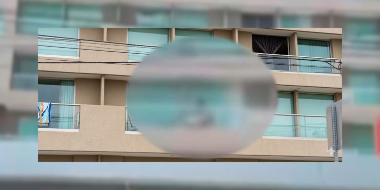 En el norte de Barranquilla: pareja fue captada teniendo relaciones sexuales en balcón de edificio