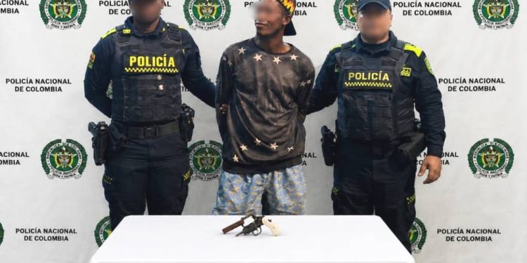 En Mandela, cae ‘Beny’, con un revólver: tenía anotaciones por hurto y tráfico de estupefacientes