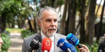 Benedetti minimiza alertas sobre presiones armadas en elecciones y habla de “bulla electoral”