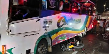 Fuerte choque entre bus y moto deja un herido grave en la Cordialidad