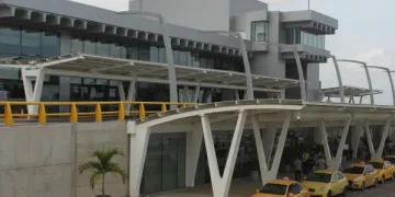 Gobierno anuncia “megarreconstrucción” del aeropuerto Ernesto Cortissoz en medio de crisis operativa
