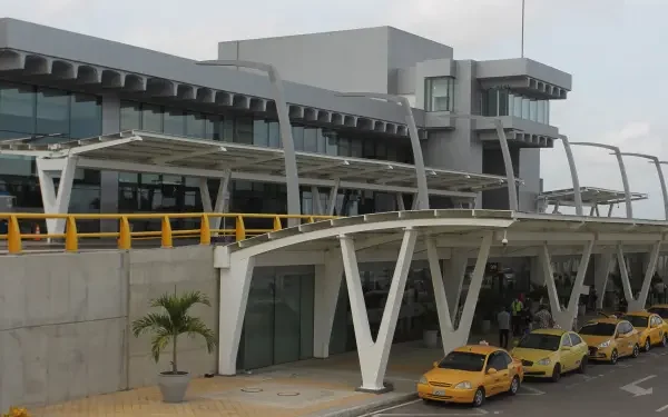 Gobierno anuncia “megarreconstrucción” del aeropuerto Ernesto Cortissoz en medio de crisis operativa