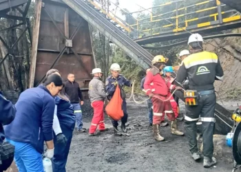 Seis sobrevivientes de explosión en mina de Sutatausa reciben atención médica: uno permanece en estado crítico