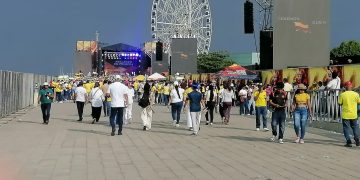 Simpatizantes respaldan a Abelardo en cierre de campaña en el Malecón