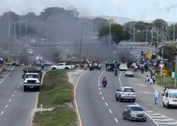 Nuevo bloqueo en la vía La Cordialidad por protestas contra fallas eléctricas en Galapa