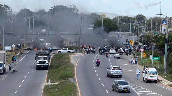 Nuevo bloqueo en la vía La Cordialidad por protestas contra fallas eléctricas en Galapa
