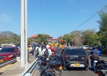 Accidente en el peaje Los Papiros deja varios heridos y fuerte congestión vehicular