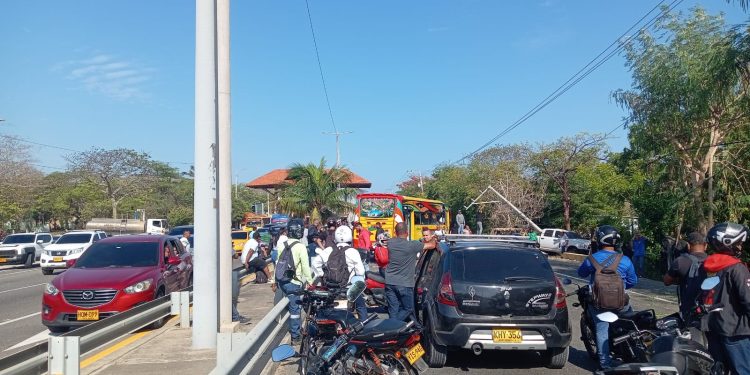 Accidente en el peaje Los Papiros deja varios heridos y fuerte congestión vehicular