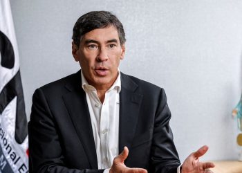 Magistrado del CNE Álvaro Hernán Prada se desmarca de decisión contra AtlasIntel