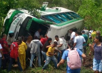 Bus se volcó en la Cordialidad, a la altura de Molineros: 12 lesionados