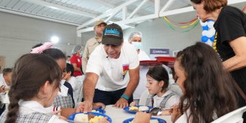 ¡En Barranquilla entregamos obras todos los días!: alcalde Char inaugura nueva cocina-comedor en la IED Santa Magdalena Sofía