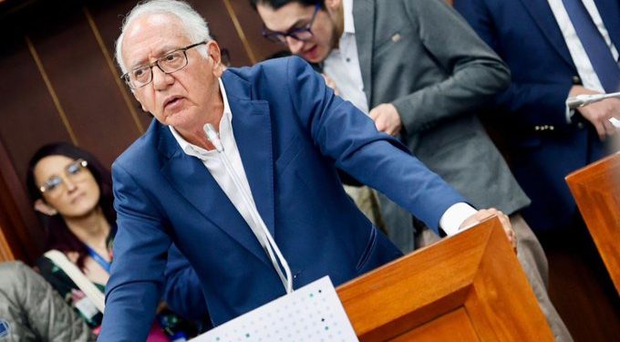 MinSalud advierte crisis estructural del sistema y defiende inversiones en hospitales públicos