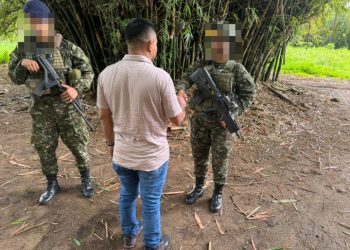 Se entrega al Ejército hombre cercano a ‘Iván Mordisco’ señalado de manejar millonarias finanzas de disidencias Farc