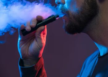 SIC propone prohibir exhibición y publicidad visible de cigarrillos y vapeadores