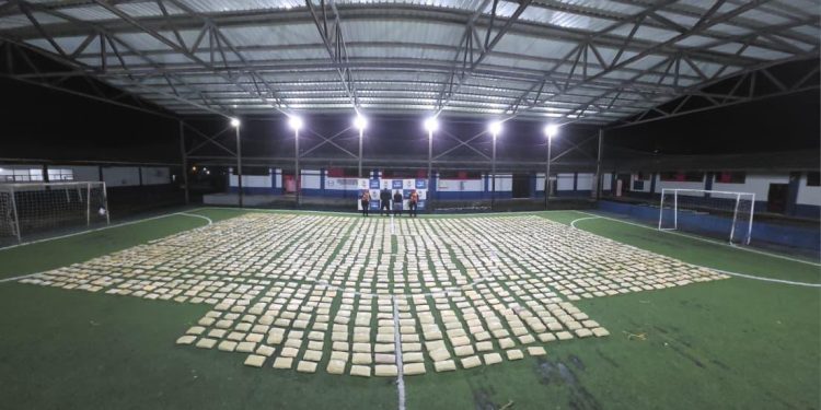 Golpe al narcotráfico en operación binacional: incautan 1.5 toneladas de estupefacientes en lanchas “go fast”