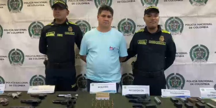 Cae presunto traficante de armas en Barranquilla: incautan pistolas, municiones y dólares en operativo