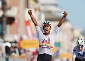 Ecuatoriano Jhonatan Narváez gana la undécima etapa del Giro de Italia y firma un histórico triplete
