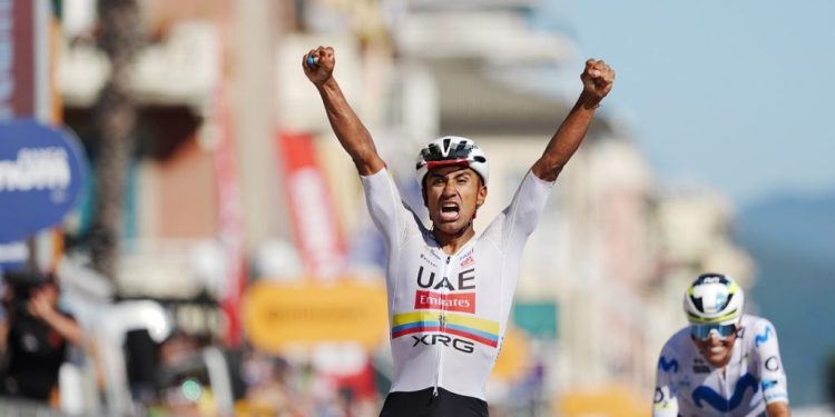 Ecuatoriano Jhonatan Narváez gana la undécima etapa del Giro de Italia y firma un histórico triplete