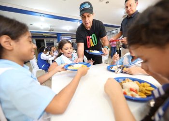 Barranquilla entendió que la buena comida también educa: alcalde Char entrega nueva cocina en la IED Técnico de Comercio