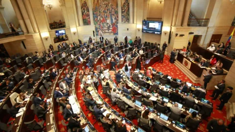 Reforma a la salud revive en el Congreso: radican informe clave para destrabar el proyecto