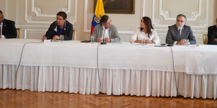 Petro se reúne con misión internacional de observación electoral en la Casa de Nariño