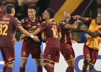 Tolima goleó a Nacional y quedó líder del grupo