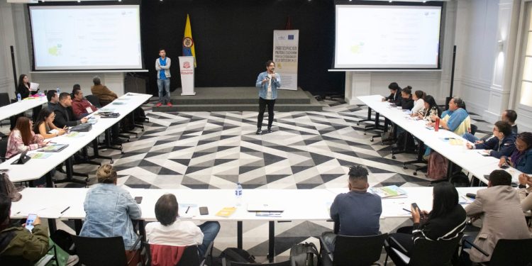 Fiscalía refuerza protección a periodistas con nueva resolución para investigar amenazas y ataques