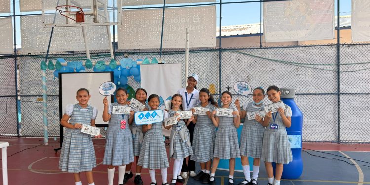 Triple A premia a las ganadoras del reto digital creativo “Ponte Chévere con el Agua”