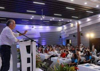 No olvidar que el trabajo en ‘llave’ es clave para el desarrollo, recordó el gobernador Eduardo Verano a los portuarios del país