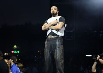 Drake sorprende con el lanzamiento de tres álbumes en una sola noche