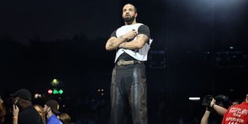 Drake sorprende con el lanzamiento de tres álbumes en una sola noche