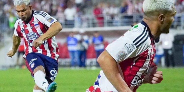 Teófilo volvió a aparecer en el momento grande y llevó a Junior a otra final