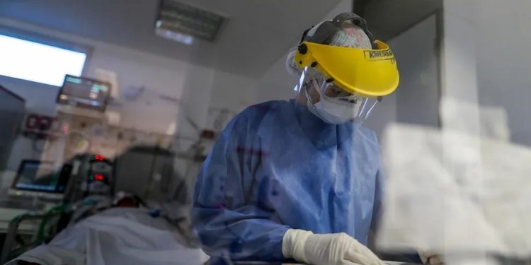 Brote de hantavirus en crucero MV Hondius genera nuevas alertas tras descenso de pasajeros