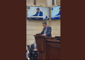 Gómez Amín da portazo al Senado y se lanza de lleno con De la Espriella